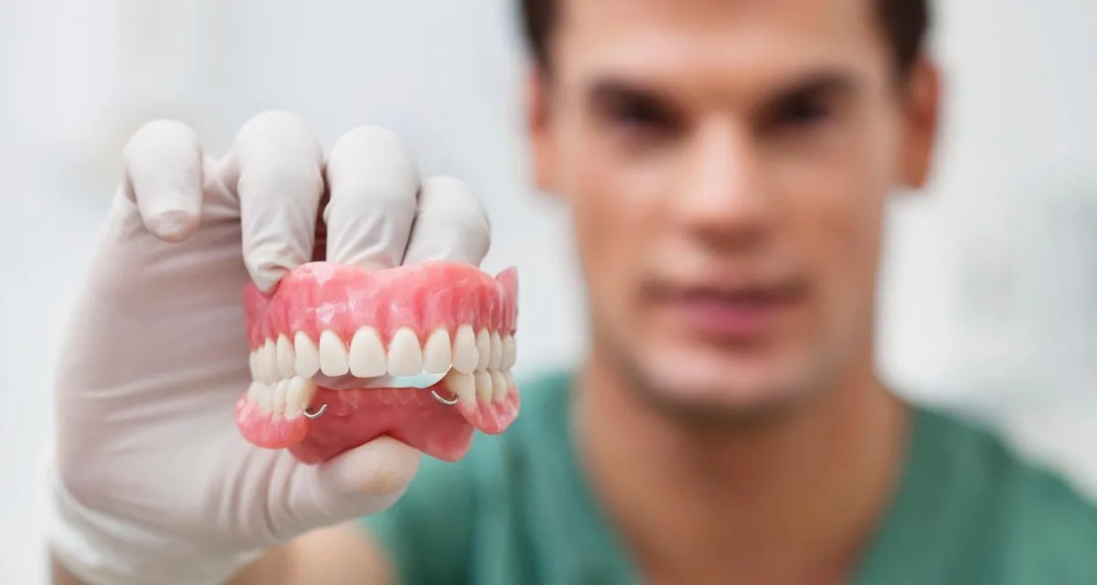 Impacto Psicológico de la Pérdida de Dientes y Soluciones con Implantes